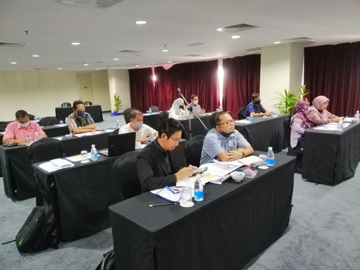 Bengkel Pengurusan Risiko Projek Pembinaan Dan Kelengkapan Bangunan Baru Pejabat Mineral dan Geosains (JMG) Negeri Terengganu.
#JKR #JMG #BerJasaKepadaRakyat <a href="/TeamProjekTrg/">PasukanProjekTrg</a> <a href="/JKRTerengganu/">JKR Terengganu</a> <a href="/yusufghani200/">تذكرة</a> <a href="/baharuddinali4/">Baharuddin Ali</a>