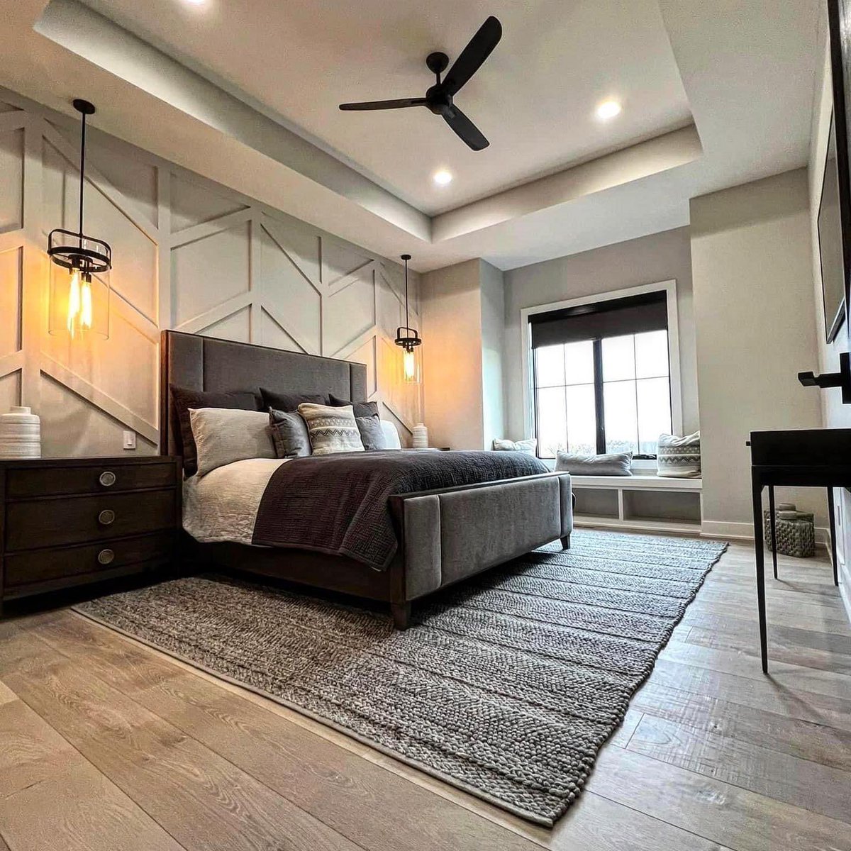 BlakeBuilders's tweet photo. 🛌 A master bedroom feature wall is a simple way to add some extra design and fun to your bedroom. 
-
This can be achieved by using trim such as your base or casing material. 
-
#BuildWithBlake #BlakeBuilders #lnk #nebraska #construction #customhome #interiordesign https://t.co/KJGmAywck7