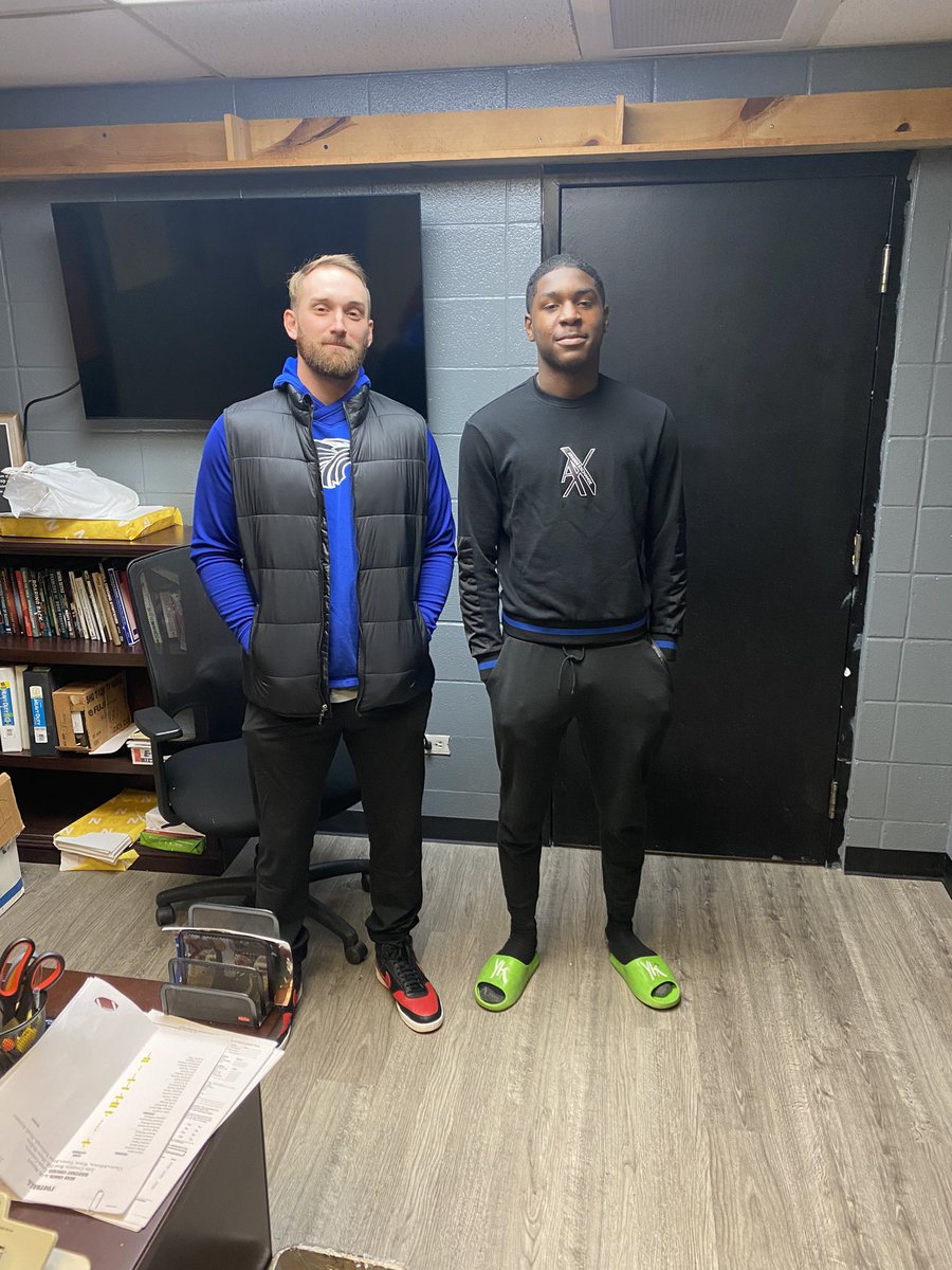 Would like to thank coach <a href="/CoachKodyCook19/">Kody Cook</a> of Hutchinson Juco for stopping by on me! <a href="/BlueDragonsFB/">Hutchinson Blue Dragon Football</a>