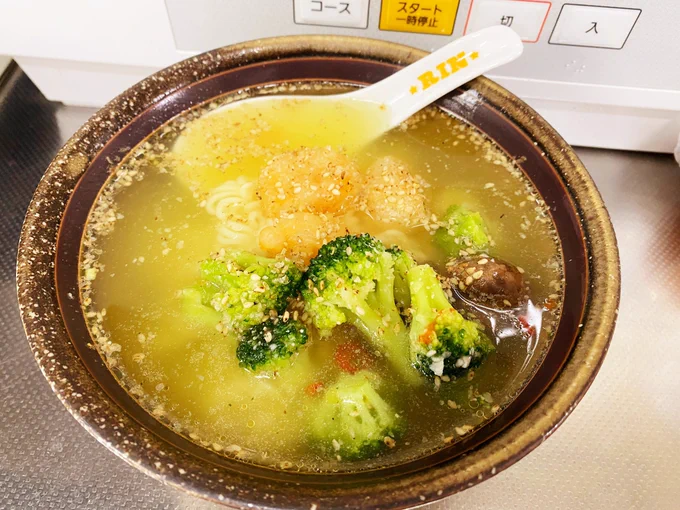 アヒージョポロイチくん!
安くて簡単でウマくてストック可能、素晴らしい。発見した人に感謝 