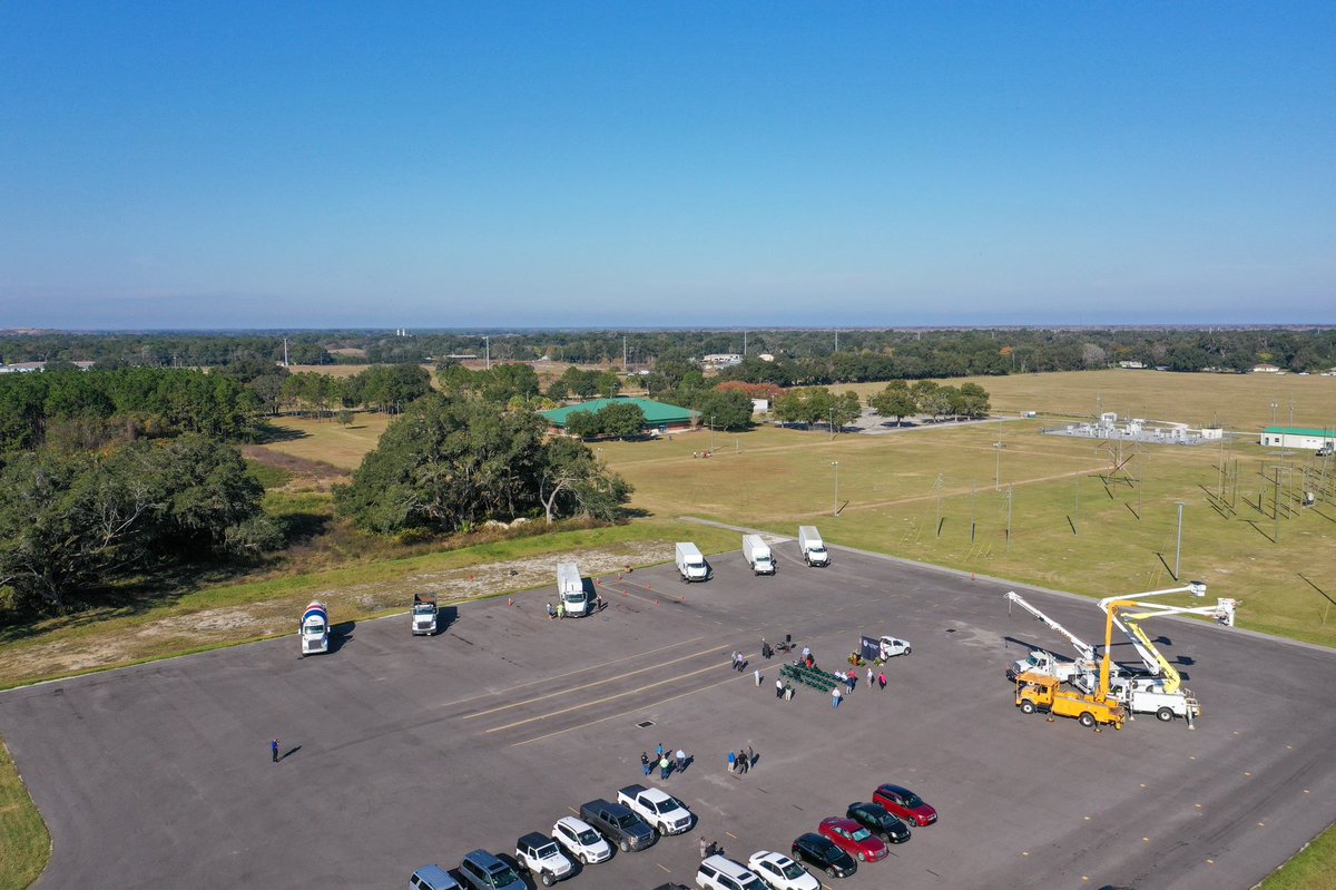 kevinyurasek's tweet photo. 6/ The CDL Training Center at #LSSCSumter was formally dedicated today. 240+ students have already been certified. @LSSCedu is meeting a critical workforce need for CDL drivers with support from great partners including @CEMEX_USA and Elite Construction. #workforceengine https://t.co/58nMSnXYAm