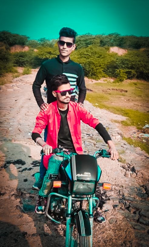 Ajaybamli02's tweet photo. कमियाँ तो बहुत है मुझमे 😏 लेकिन साला कोई निकाल के त़ो‌ देखै https://t.co/xf9G72Uppq