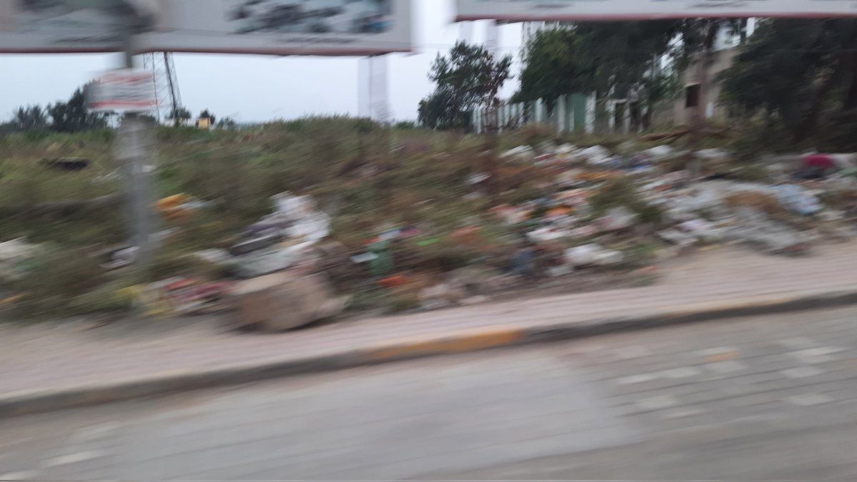 sperdha's tweet photo. @PMCPune @suniltingre 
Still lots of garbage dumping going on in open areas in Kharadi. 
One of the examples is open field next to Marvel Zephyr, Kharadi.

Please get some permanent solution as this is really very unhygienic environment for everyone. Thx https://t.co/FaPb9ki7rM