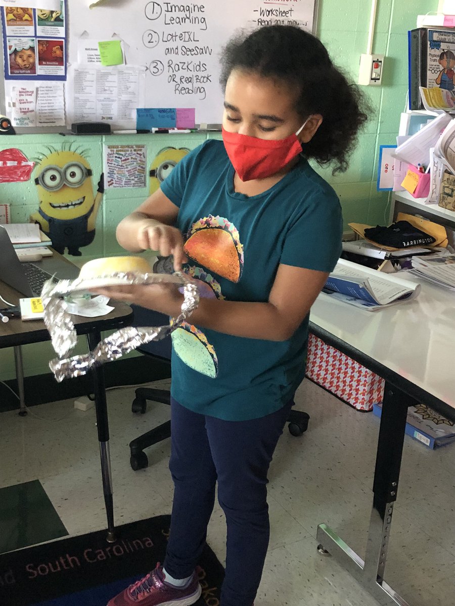 MrsHCampbell16's tweet photo. Exploring the Properties of Solids & Designing Hats #SecondGradeScientists @SunnyHill220 https://t.co/2BN07sZnMx