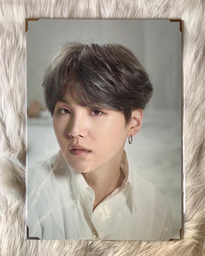 shyoomin's tweet photo. WTS LFB PH Only 🇵🇭
ONHAND SEALED, OFFICIAL
all 10/10 condition 
Selling as SET
Yoongi 3 premium photos and 1 picket for only PHP 2400.00 

PM me for more info🥰💜 https://t.co/SGGho6xfhK