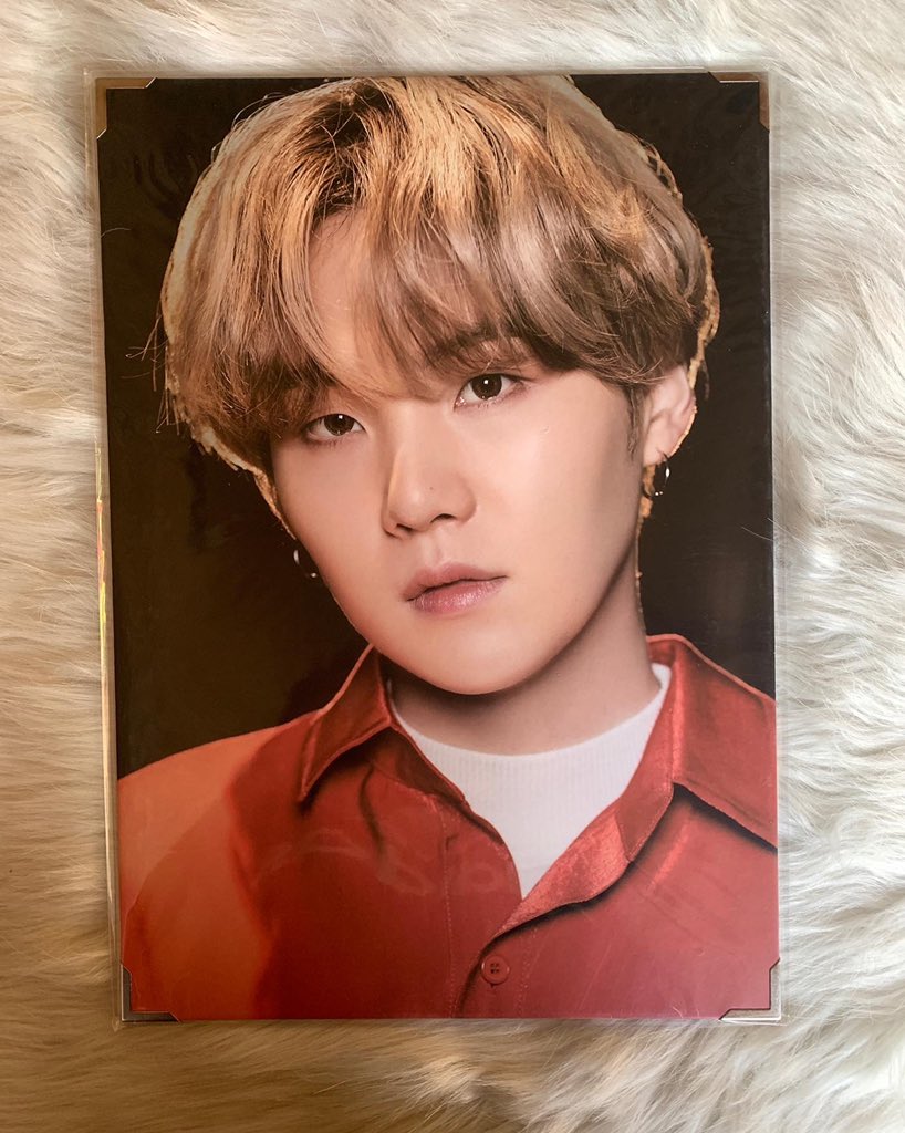 shyoomin's tweet photo. WTS LFB PH Only 🇵🇭
ONHAND SEALED, OFFICIAL
all 10/10 condition 
Selling as SET
Yoongi 3 premium photos and 1 picket for only PHP 2400.00 

PM me for more info🥰💜 https://t.co/SGGho6xfhK