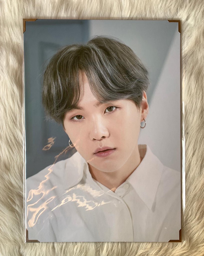 shyoomin's tweet photo. WTS LFB PH Only 🇵🇭
ONHAND SEALED, OFFICIAL
all 10/10 condition 
Selling as SET
Yoongi 3 premium photos and 1 picket for only PHP 2400.00 

PM me for more info🥰💜 https://t.co/SGGho6xfhK