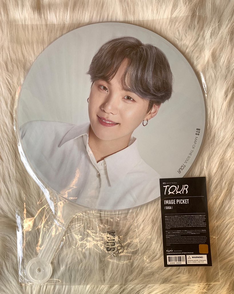 shyoomin's tweet photo. WTS LFB PH Only 🇵🇭
ONHAND SEALED, OFFICIAL
all 10/10 condition 
Selling as SET
Yoongi 3 premium photos and 1 picket for only PHP 2400.00 

PM me for more info🥰💜 https://t.co/SGGho6xfhK
