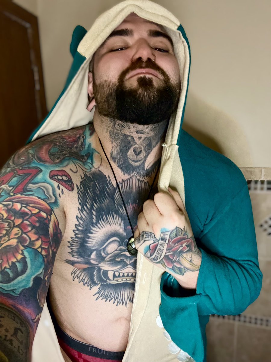ThomasJAllie's tweet photo. Would you let me face fuck you in the snorlax onesie? RT/LIKE for yes https://t.co/Tu5oqRVHmt