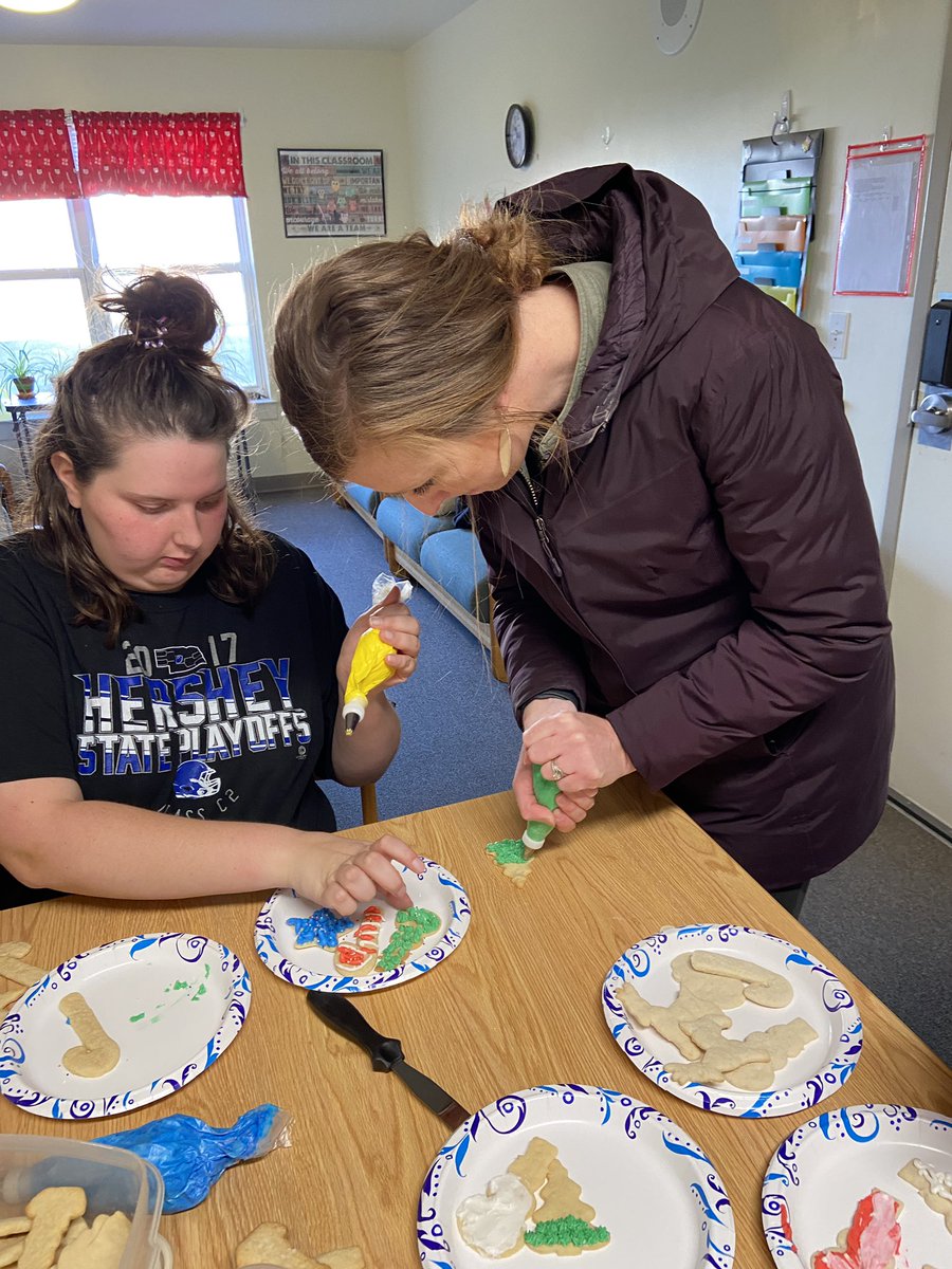 BAufdenk's tweet photo. It’s that time of year. Creating treats with alot of talent. North Platte High and ESU#16 students. https://t.co/szS6ndN0vY