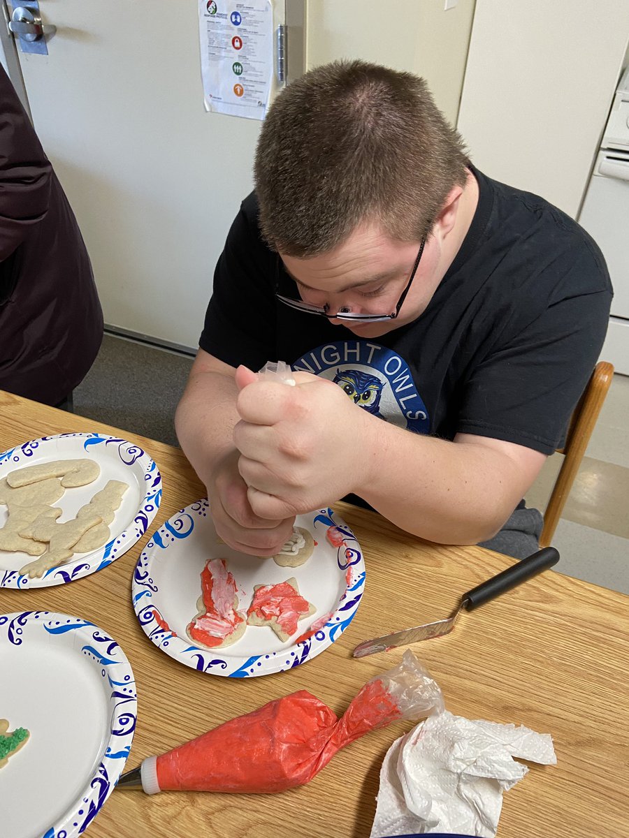 BAufdenk's tweet photo. It’s that time of year. Creating treats with alot of talent. North Platte High and ESU#16 students. https://t.co/szS6ndN0vY
