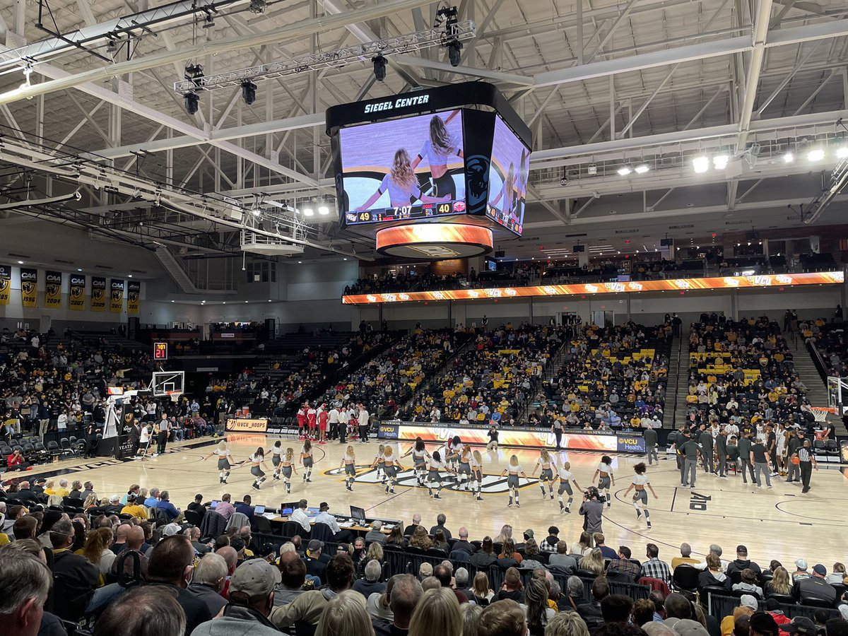 All is right in the world. <a href="/VCU_Hoops/">VCU Basketball</a> wins, <a href="/yeah_ace3/">Buttons Son</a> is back with the steady hand &amp; leadership &amp; nails a 3️⃣🏀 to get us rolling, &amp; <a href="/VCUDanceTeam/">VCU GoldRush Dancers</a> do their #GoldRush thing! 🏀💛🖤🐏💃💃💃💃 #LetsGoVCU ⚫️🟡