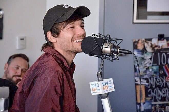 Fresent91's tweet photo. El 24 de diciembre haré que truene la bocina con #Walls de mi poderosisimo #LouisTomlinson y nadie me va a parar <3 https://t.co/dd5V9eGJQx