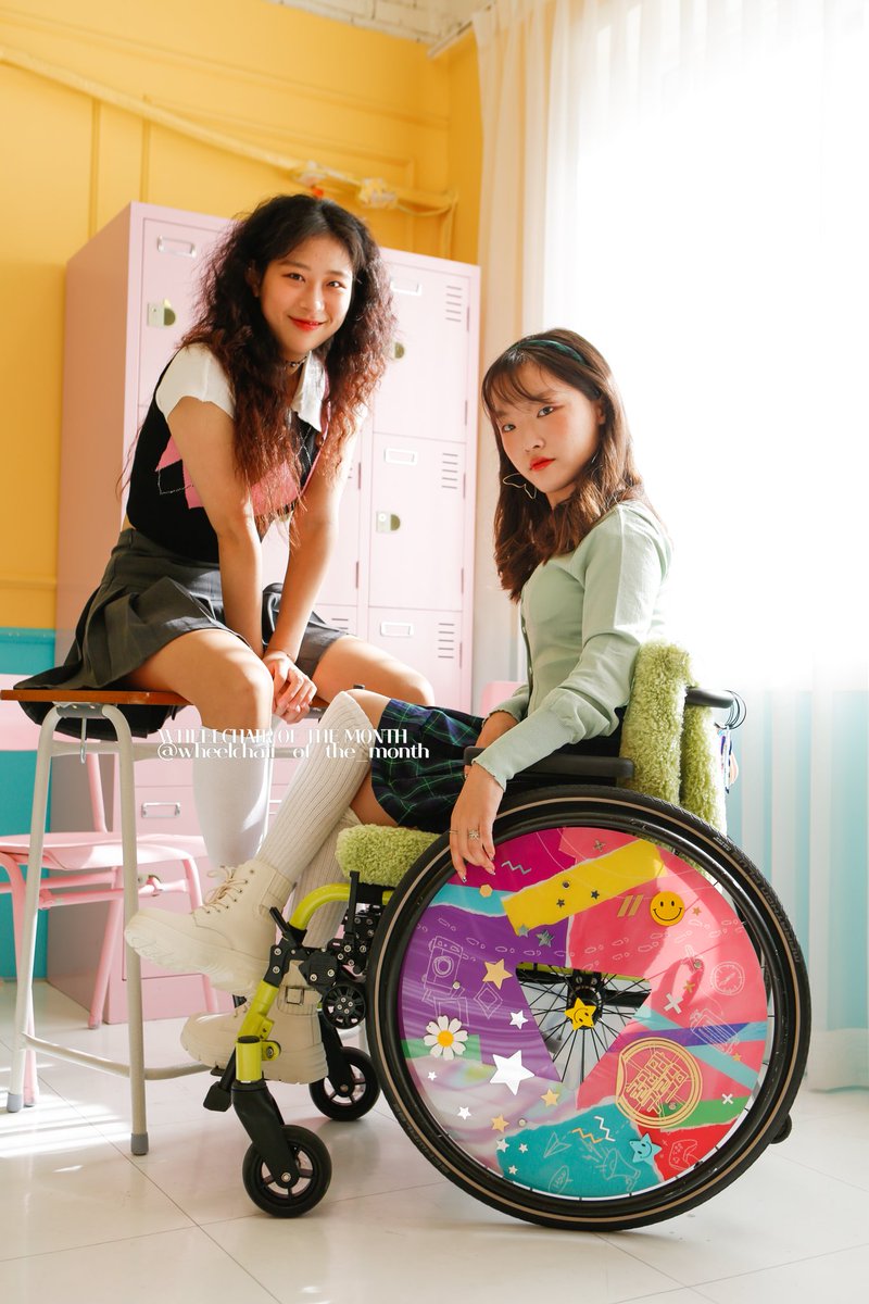 휠체어 주인이 하이틴에 빠지면 생기는 일

쟤가 전학생이래?