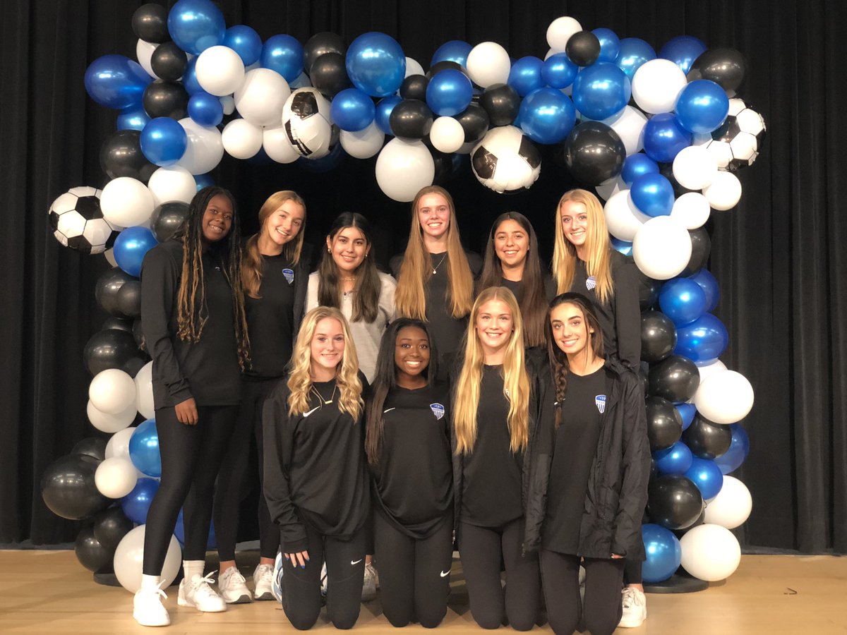 Hawksgirlsoccer's tweet photo. Meet the team – a few players ✅
First scrimmage: ✌🏻days!!! https://t.co/O53Tb3fECD