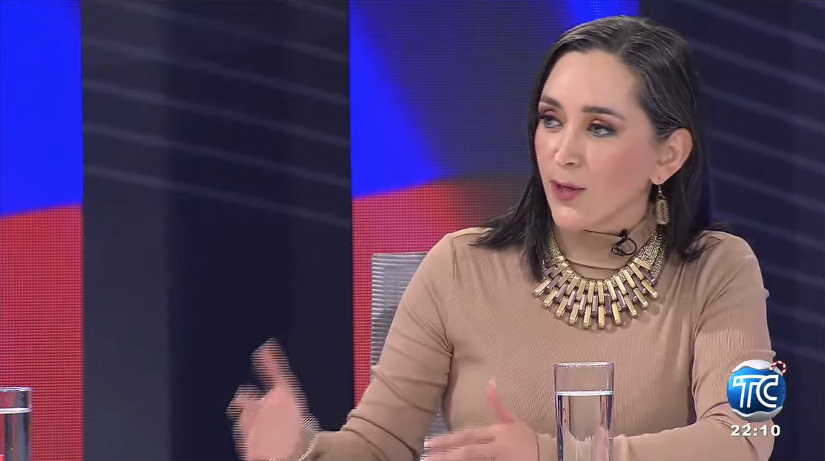 Vera_ASuManera's tweet photo. "Era importante ampliar la participación. Se limitan las posibilidades de ciertas carreras profesionales; o de quienes han sido elegidos por votación popular. Lo importante debe ser demostrar la ética, la transparencia": @DoraOrdonezC.

Link: https://t.co/97KOwnRpBO https://t.co/aadttaISvB