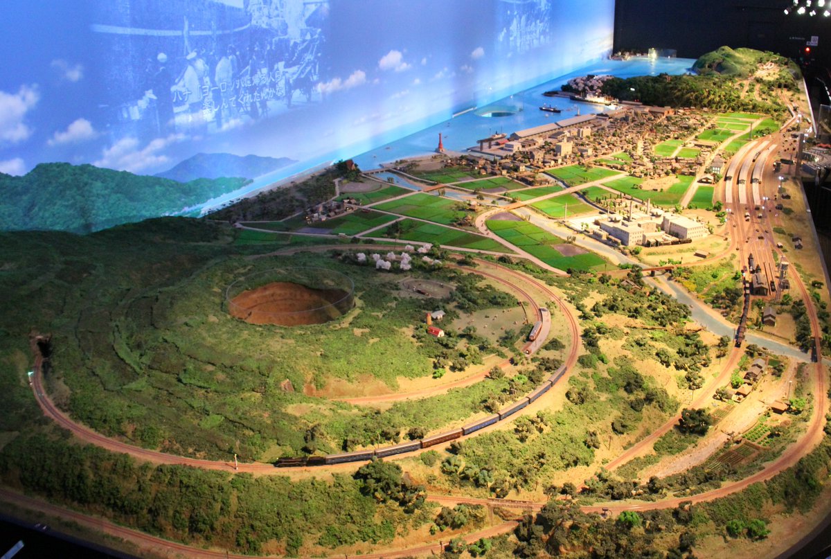 360度観賞用ジオラマ 新品 MO923003 MoreArt 1/64 ジオラマ 立体駐車場 STEEL STRUCTURE