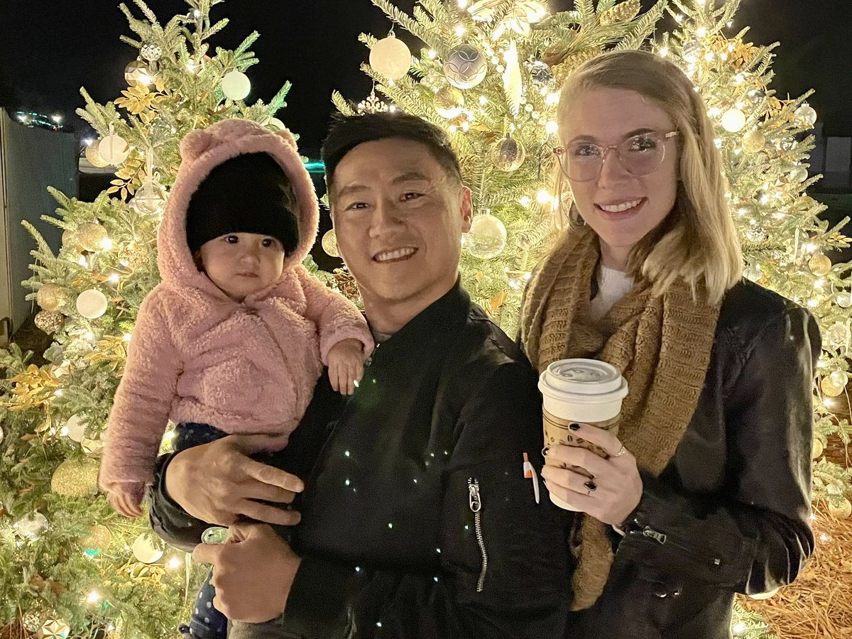 FernyChien's tweet photo. Took my mini-me and my ride-or-die to the #FantasyOfLights #AspensFirstChristmas #Coffee #PastMyBedtime ❄️ https://t.co/ULK3ZmCKi7