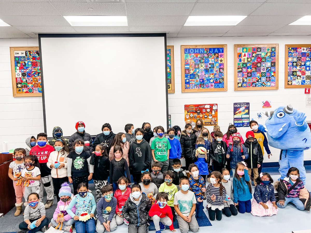 BenagesMichelle's tweet photo. What a fantastic turn out @D59JohnJay Family Math Night with a special guest appearance from iReady’s special friend, Snargg. #d59learns #d59math @CCSD59 #TogetherWeCan https://t.co/lBw2dUl7OV