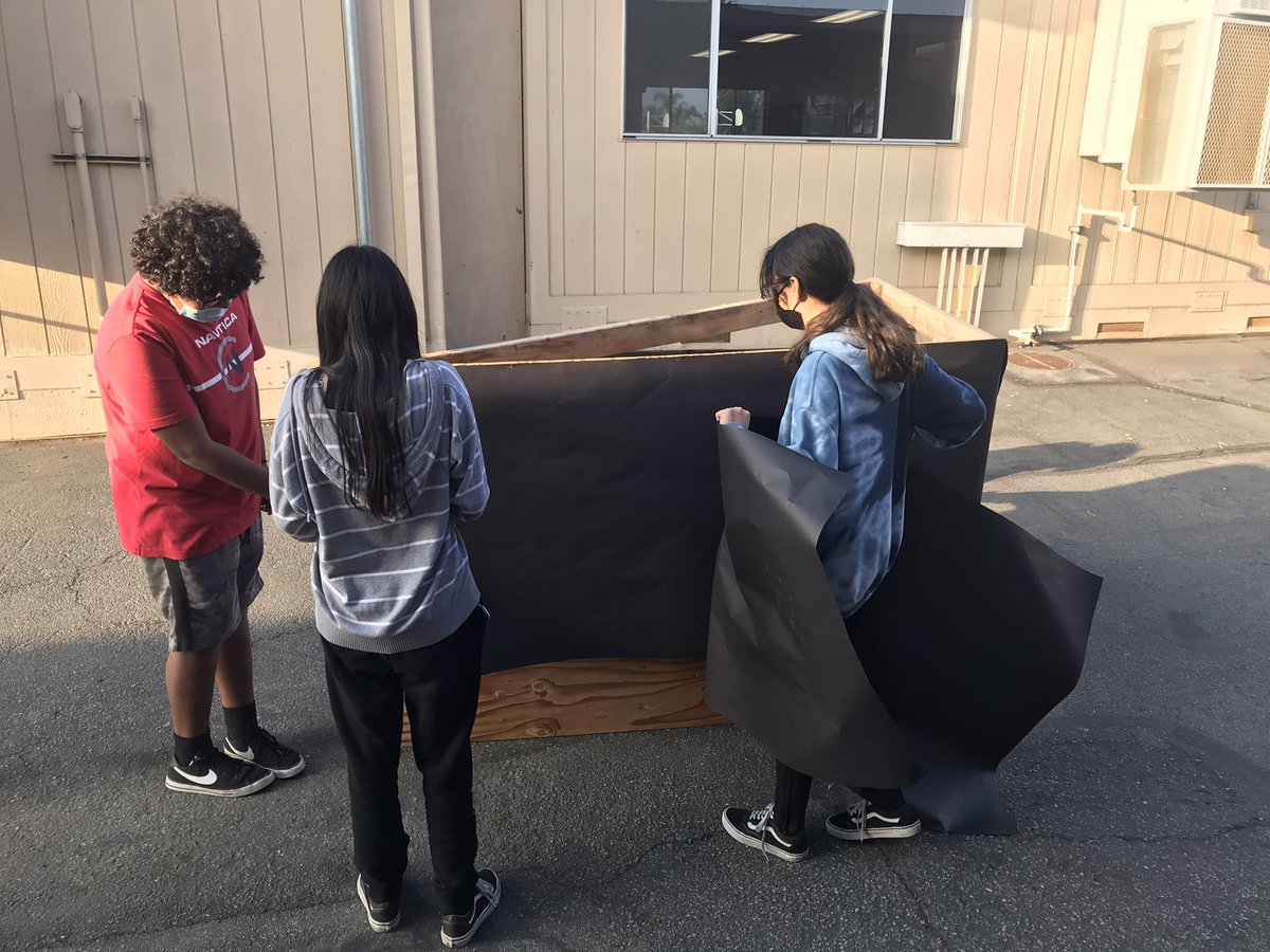 DrPhilipSwartz's tweet photo. 8th grade student leadership and crew hard at work getting ready for our DeSTEMber event. This is going to be fun! #vineyardstem #omsd #STEM #STEAM #deSTEMber #middleschoolrocks #teachergoals #impressed https://t.co/Mj8w7TdcDL