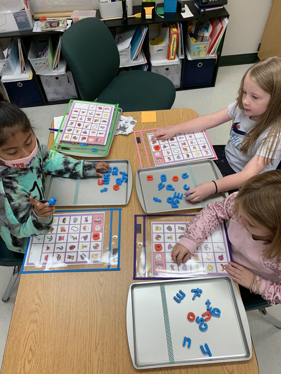 JoleneMoeser's tweet photo. What do you do when the letters fall off the ABC chart? Well..you say the picture, say the first sound & find the missing letter! #soarlikeahawk #wsdlearns #tcrwp https://t.co/UP1Y0mnMhB
