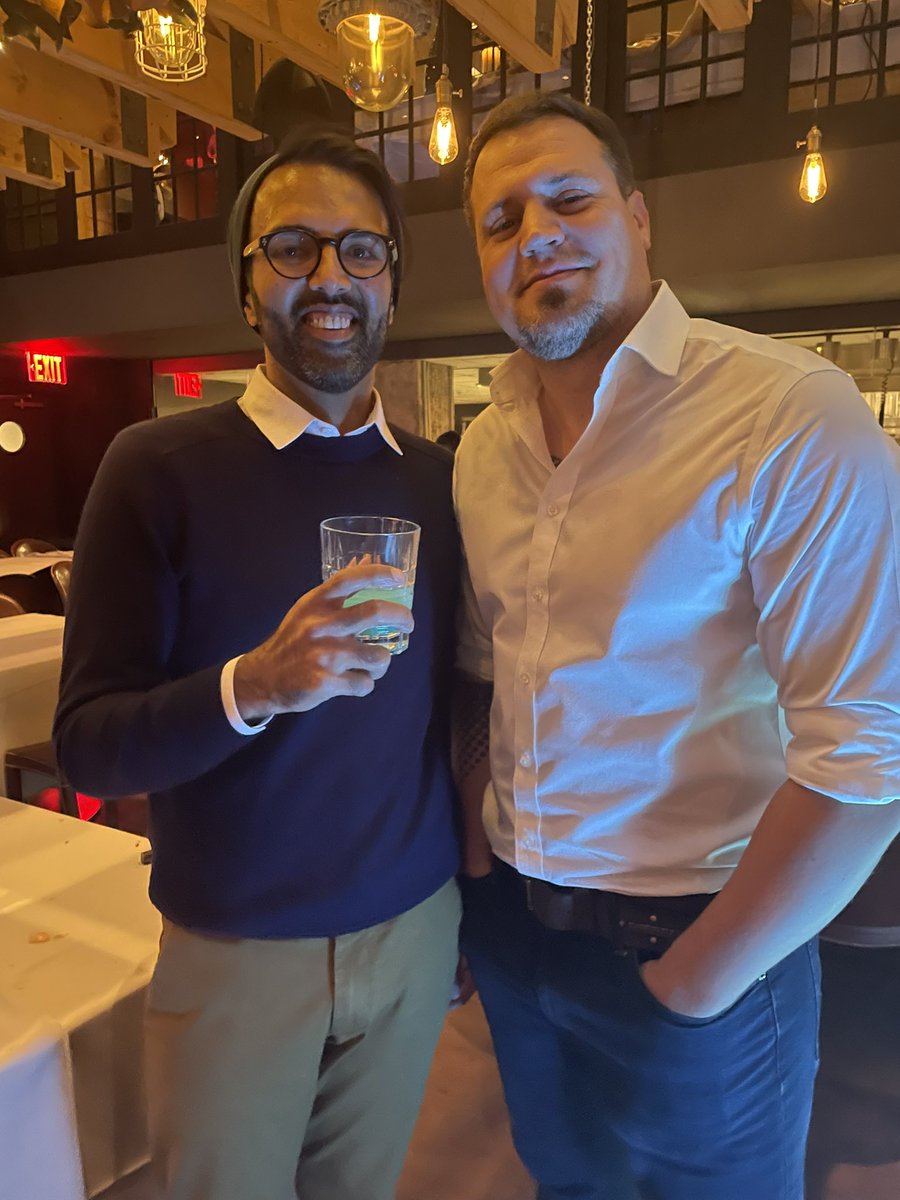 BirkettRakow's tweet photo. Thrilled to be with @SustainBrands leaders tonight in #NYC, with the great team @BlackBarnNYC — #FillBeforeYouFly bottles in the wine rack + #winefliesfree? But of course! 🛫 @AlaskaAir @EsteeLauder https://t.co/wos03Gct2i