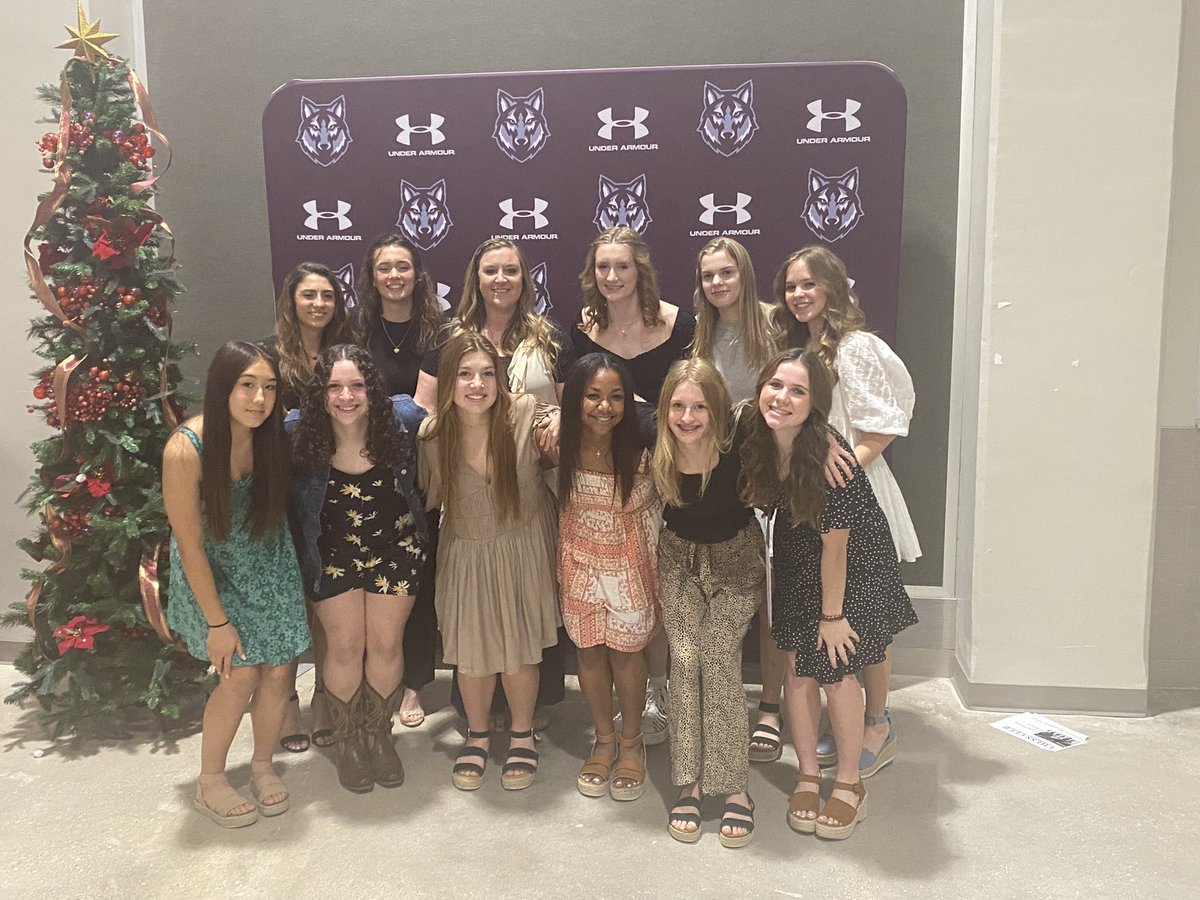 SamiSpringfield's tweet photo. These girls. These coaches. This program.♥️🐺 @DHSWolvesVB @alyceleonhardt6 @LCifreo09 #BTP #DHSvb #sportsbanquet https://t.co/Ah1uitzgm6