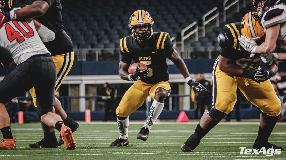 R_Brauninger's tweet photo. Conner Weigman winning the Houston TD Club Offensive Player of the Year Award means an Aggie has taken home the honor in 3 out of the last 4 years - Devon Achane in 2019 and Kenyon Green in 2018. 

@ConnerWeigman | @ffvmousvon_ | @K_Green_01 https://t.co/lVbxIiyncS
