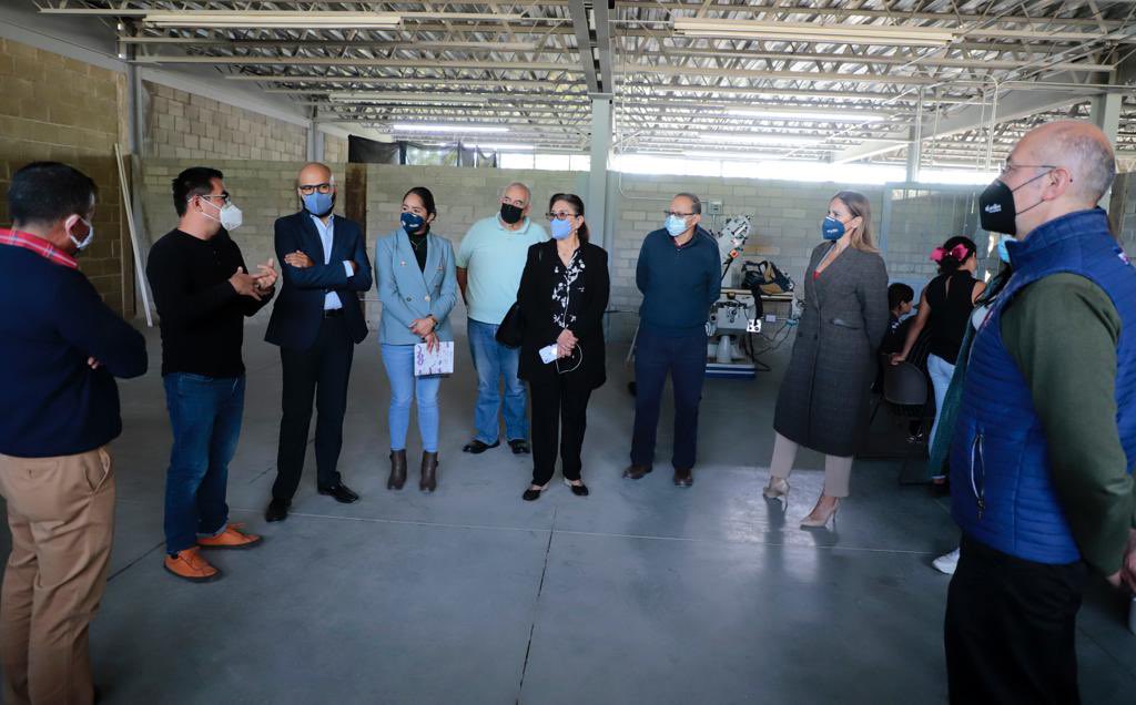 difgente's tweet photo. En compañía de nuestro Consejero, Jose Luis Palacios, equipo directivo de #DIFGTO y @PEPNNAGTO visitaron las instalaciones de Ciudad del Niño Don Bosco, a fin de seguir impulsando #AlianzaGUIA💛. 1/2 https://t.co/rN91WMSFcS