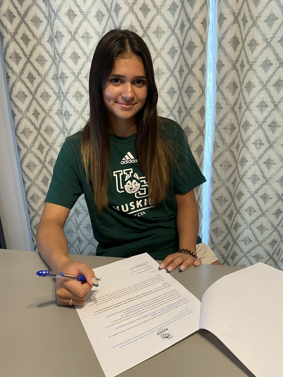 madison_mayert's tweet photo. Excited to be part of @HuskieWSOC program.  Can’t wait to get started. Thanks to all my coaches @WSEUSoccer @WFCManitoba and @ValourFCElite that have helped me over the years to achieve this goal. https://t.co/11yZ7HDHHF