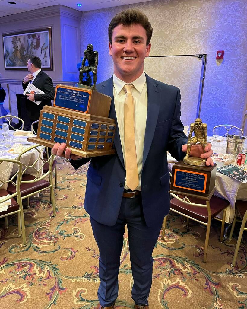 Wantagh_Warrior's tweet photo. Congratulations to Liam Casey for winning the Bill Piner Award which recognizes the most outstanding linebacker in Nassau County! 🏈#hardworkpaysoff #doyourjob #proudAD @wantaghschooldistrict @wantaghhs @newsdayhssports @sportsrushn12 @varsitymedia https://t.co/kFm1u2mmvH