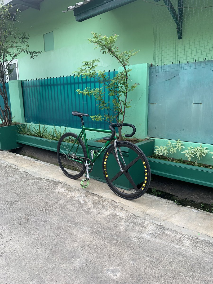 WTS Frameset Leader 722ts + fork mongoose size 53. Include bb sugino + hs token + seatpost. No dent. 
3,5jt nego 
dm / wa 087880257800 thank youu #fnfjb