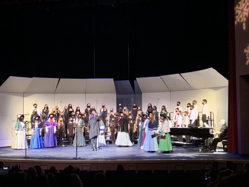 It’s the most wonderful time of the year! Holiday concert season!  Thank you Mrs. Moreau for a great evening. Watching our bobcats shine is such fun! #BobcatPRIDE ❤️🐾🖤