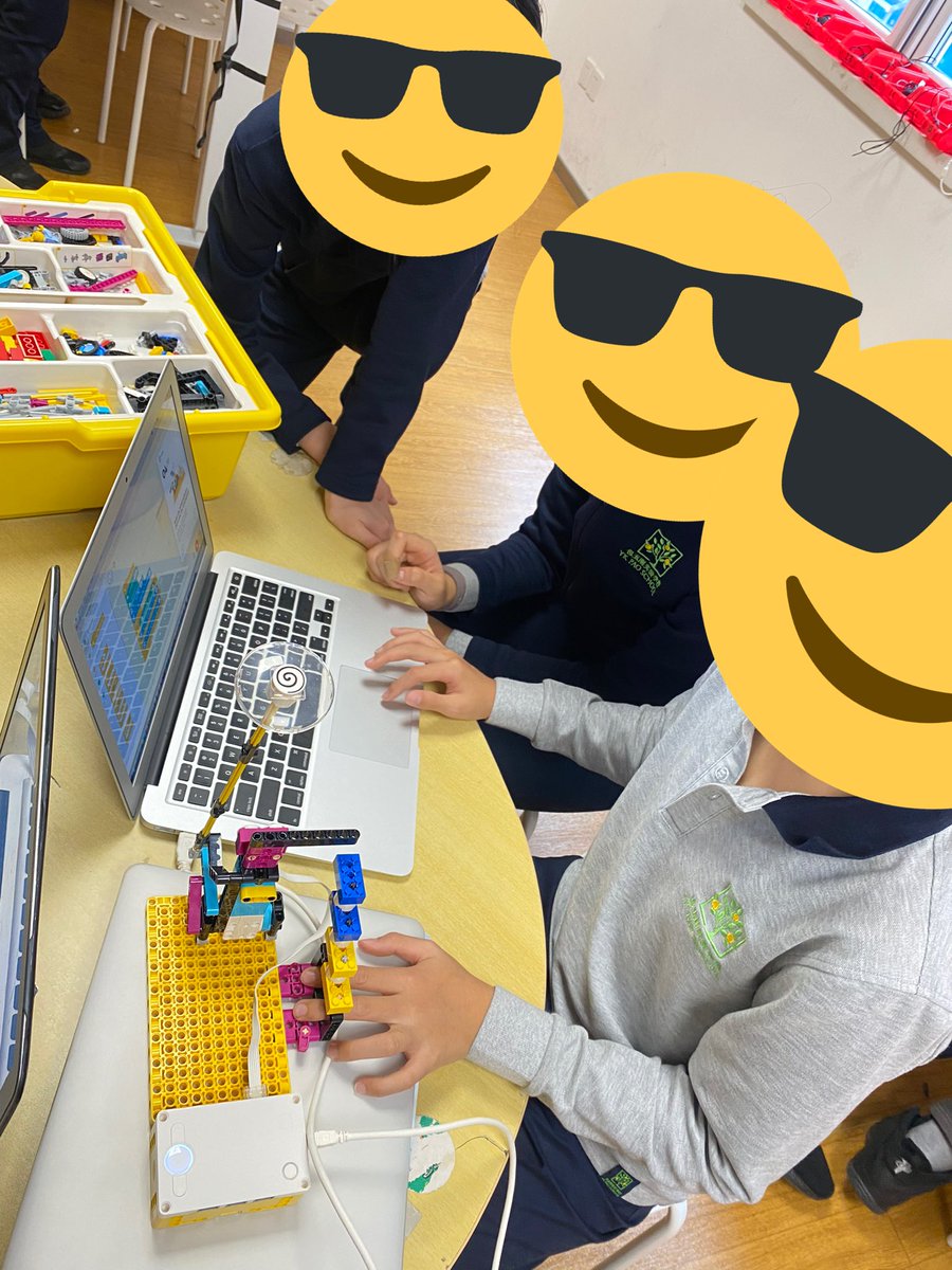 wiljonEDU's tweet photo. Productive week in the #Makerspace as Y3/Y4 test out their @MSMakeCode #Microbit fitness/wildlife trackers + Y5 delve deeper into Life Hacks with @LEGO_Education #SpikePrime https://t.co/jfTpZUD8Au