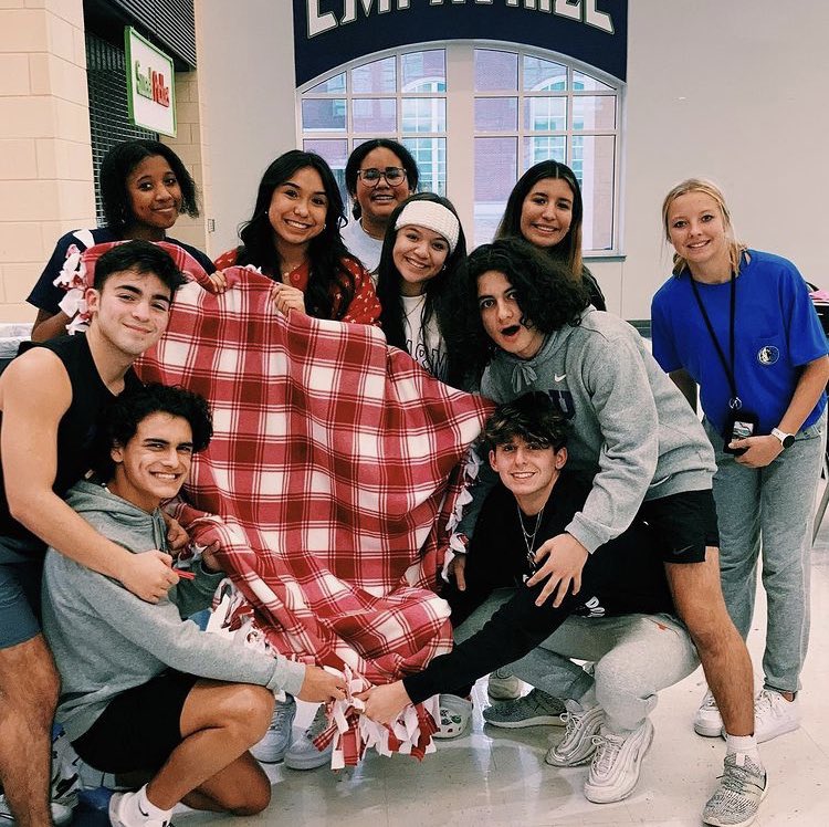 Eaton2025's tweet photo. Stuco freshman rocked it today making blankets!💪 https://t.co/a9fbVAA78u