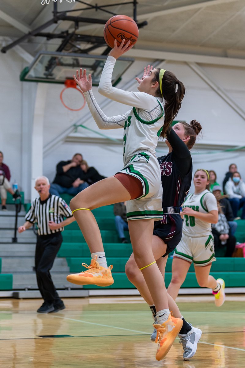 russellgifford's tweet photo. Columbia's @MalloryHottell gets to the basket against Wellington. @CHSRaidersWBB @CHSRaiders https://t.co/PlGh41MikE