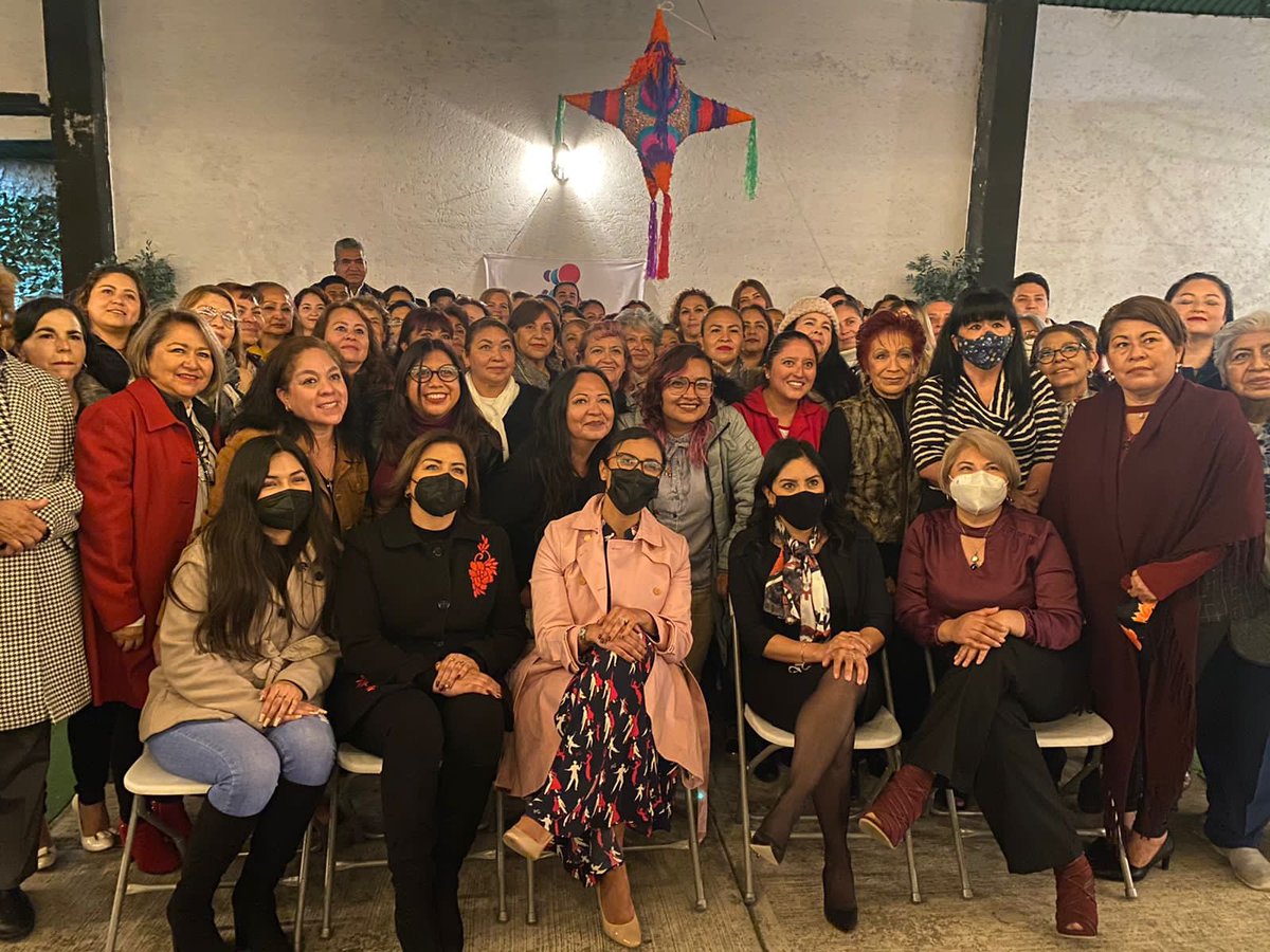 KarlaFiesco's tweet photo. Es una gran y noble labor la que realiza @alerta_mujer #Izcalli, porque la valentía de las izcallenses no conoce límites. 

Gracias amiga y Diputada Federal @joannaftorres por la invitación a esta bella convivencia. https://t.co/dHhOaDOB4I