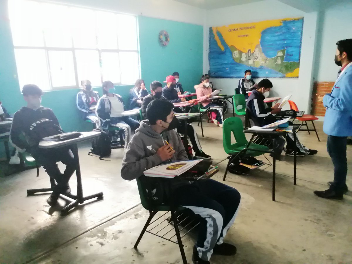 Oficial310's tweet photo. #EPO310 Les comparte que el día de hoy se visitó la  Escuela Secundaria David Alfaro Siqueiros👍 para hacer la invitación al curso de preparación para el Nivel Medio Superior 👩‍💻 comprometidos con la educación 📚🦈👏✔️.@israeljeronimol @EdomexDgfa @ANAB_BC @HectorH640917 https://t.co/IhSGpl0mar
