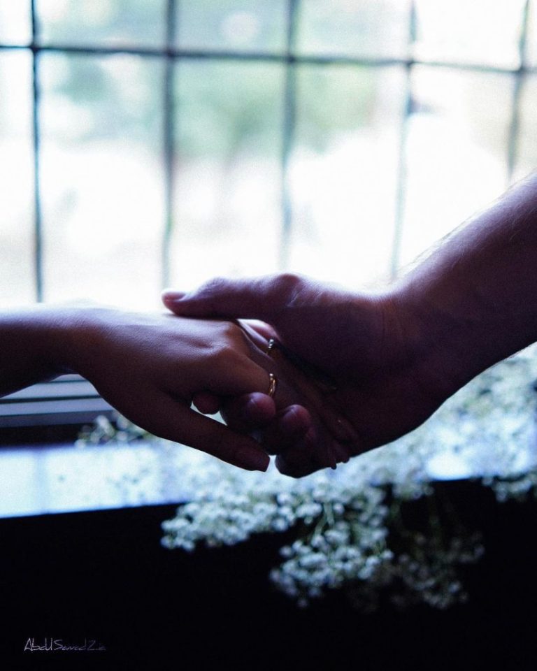 Misbah4NA's tweet photo. I still remember how uncomfortable I was holding your hand in bholi bano, and today I feel the safest in your hands.This is to announce that in this bustling world YOU are MINE! Shukar Allah and Mash'Allah ❤️
#HibarQadir
#HibaArez💜
#fvrtcouple https://t.co/ZpyihYwDPe