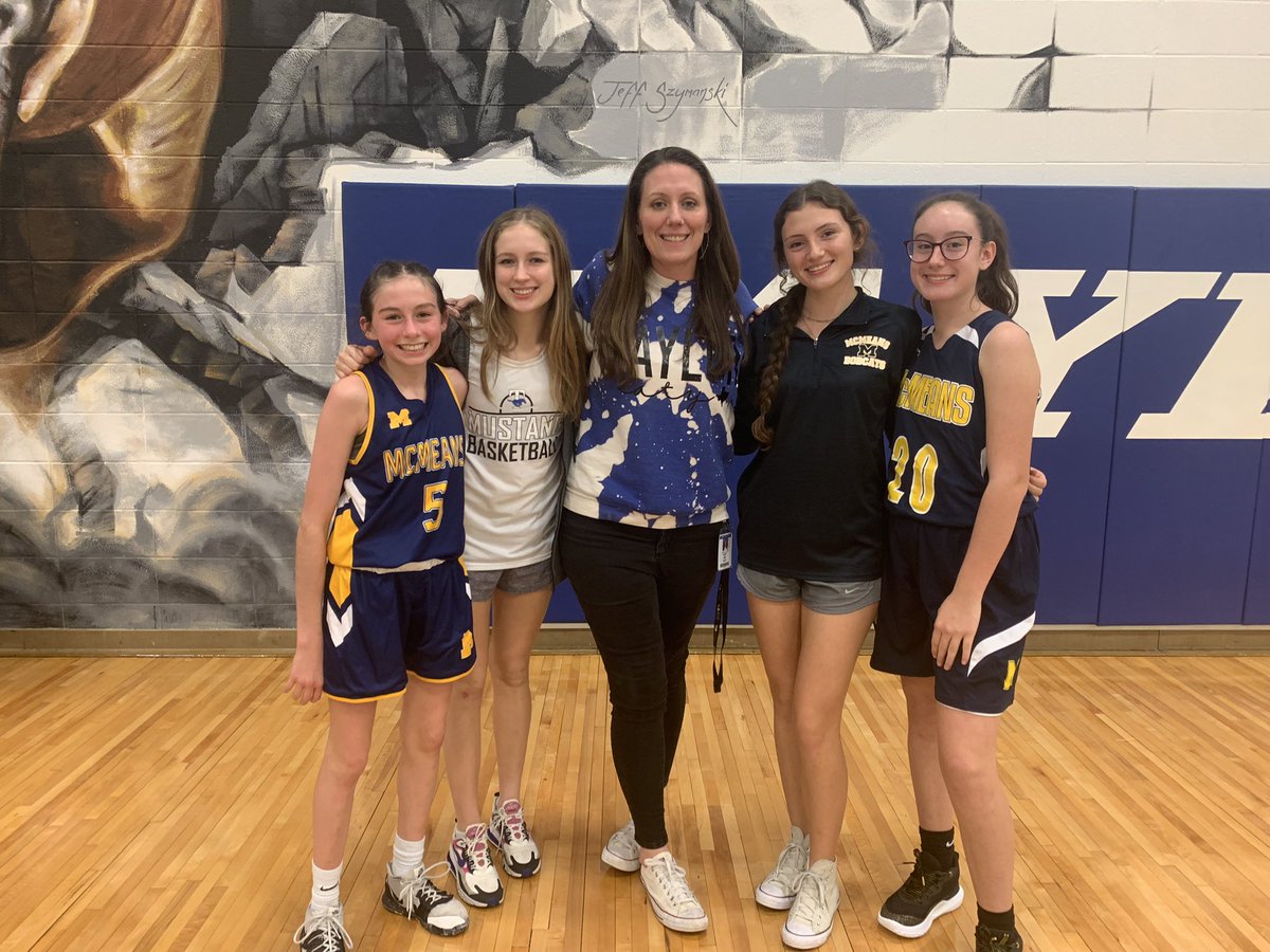 LadyMustangBB's tweet photo. Love that our high school kids get to watch their junior high sisters play at our school‼️‼️‼️‼️#Family #TaylorMade https://t.co/HazIcGpWoY