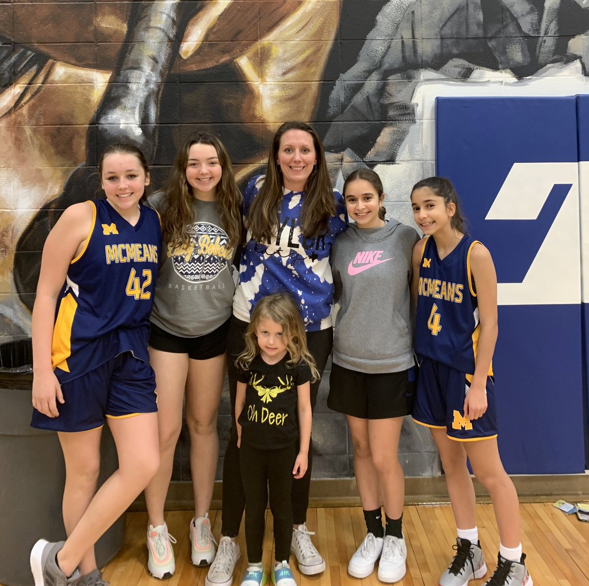 LadyMustangBB's tweet photo. Love that our high school kids get to watch their junior high sisters play at our school‼️‼️‼️‼️#Family #TaylorMade https://t.co/HazIcGpWoY