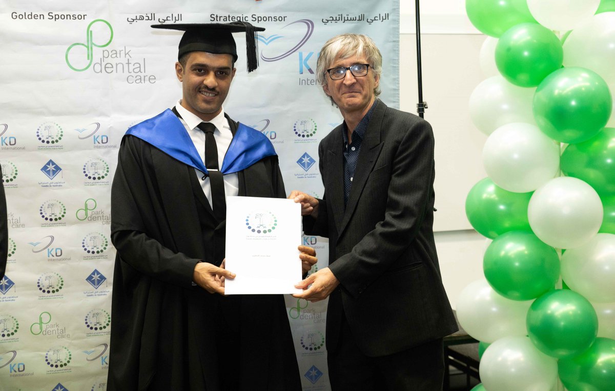 saudinperth's tweet photo. تكريم أعضاء النادي السعودي خلال العام الحالي 🤍🎓

#ثمرة_وطن_٢٠٢١ 
#خريجو_بيرث_٢٠٢١ 
#دفعة_٢٠٢١ 
#النادي_السعودي_بمدينة_بيرث https://t.co/uhejzIoVjB