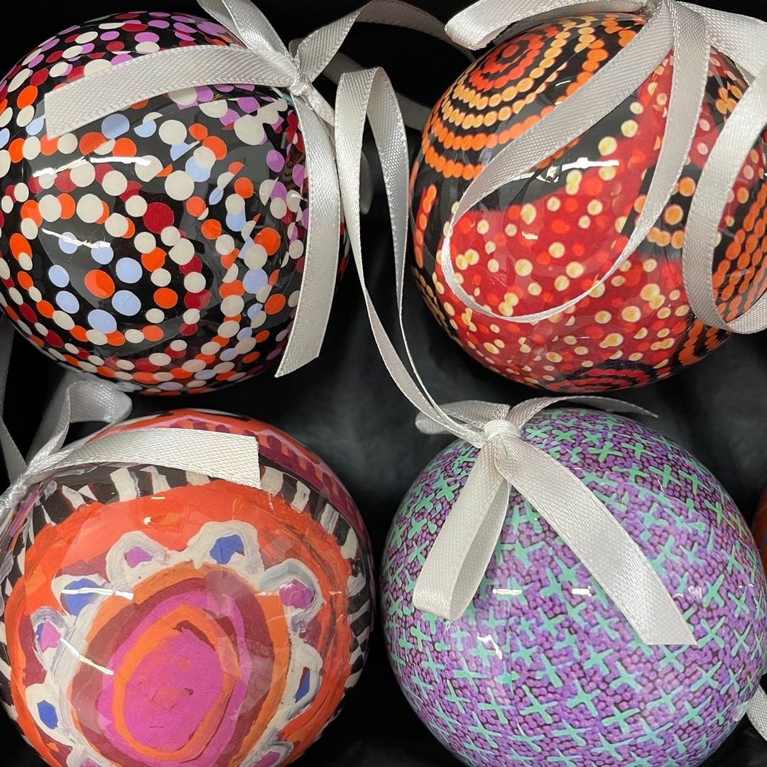 The Warlukurlangu Artists Aboriginal Corporation is owned &amp; operated by artists of the Yuendumu &amp; Nyirripi communities in remote Central Australia!

Royalties directly benefit the artists &amp; their communities!

Browse the range in store or online!

#Christmas_Elves_ #Christmas2021