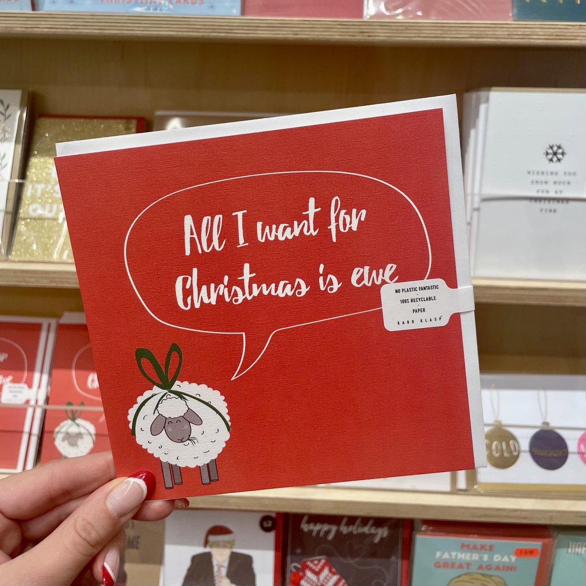 Happy Christmas Card Day! 💌 Sending festive filled love notes to your friends and family is sure to spread smiles this season 🎄