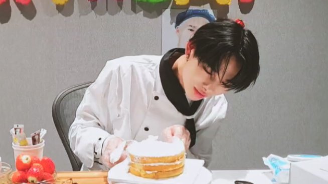 little baker 👨🏻‍🍳  #ni_ki