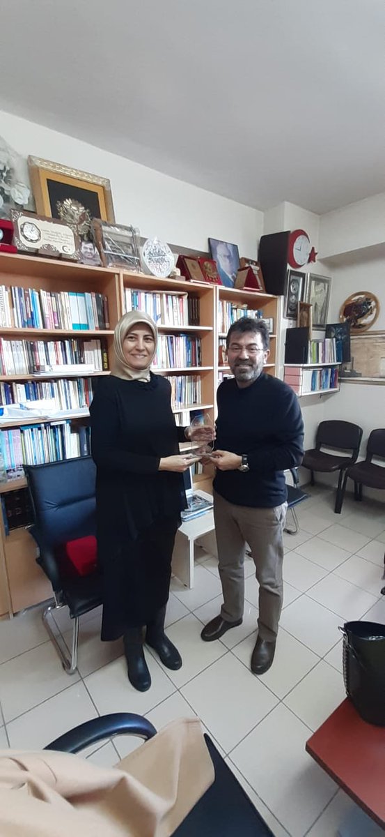 bilgetamgelisim's tweet photo. 25 Ekim 2021'de online gerçekleştirdiğimiz BEDENDEN BEYNE çalıştayındaki katkısından dolayı @s_avsaroglu hocamıza teşekkur ederiz.
#bedendenbeyne https://t.co/ikyYFcWoQI