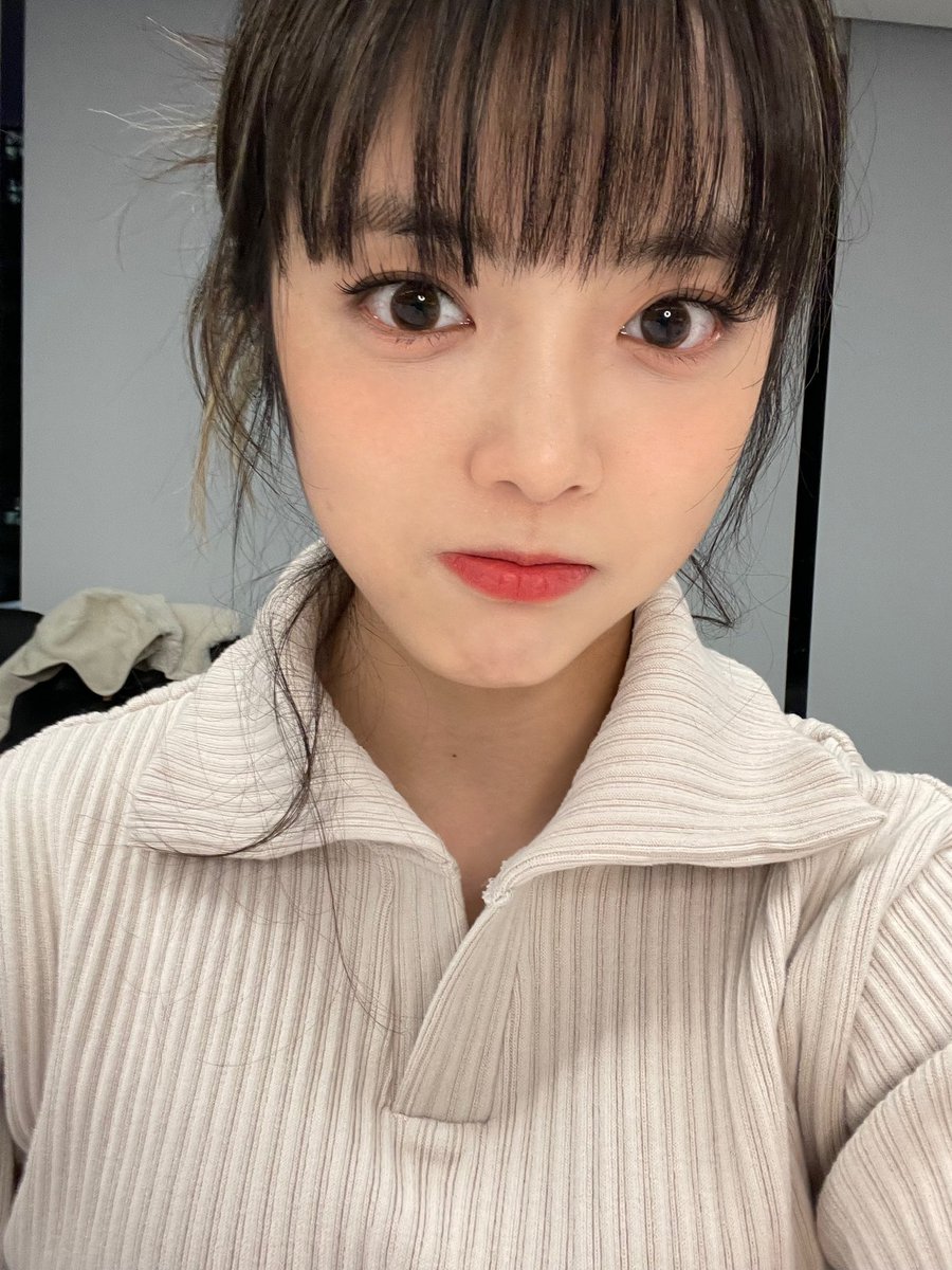 WekiMeki's tweet photo. 팬싸 일분전! https://t.co/I9ShqSSzd5