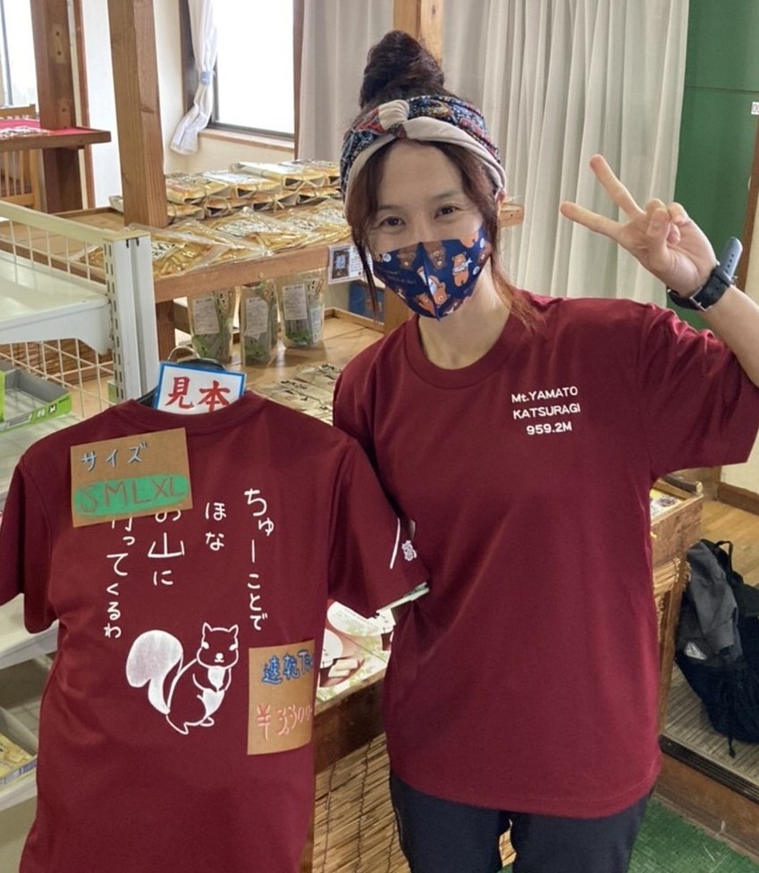 御所ガール 葛城山tシャツ ならフライデー9 で 奈良テレビで明日12 10放送 ならフライデー9 の ビジット特派員が選ぶ今年のわが町重大ニュース で 今年10月から販売されている 葛城山tシャツ が紹介されます 詳細はfacebook 御所ガール で