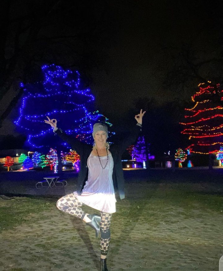 Denedin1Laura's tweet photo. I have learned i show up for myself on my mat over and over again so I can show up for others in a big way off my mat and for that I'm truly grateful 🙏. #yogalife #VenmoItForward #CashAppSpeedLessons #boredspaces https://t.co/D7hJSjt7xz