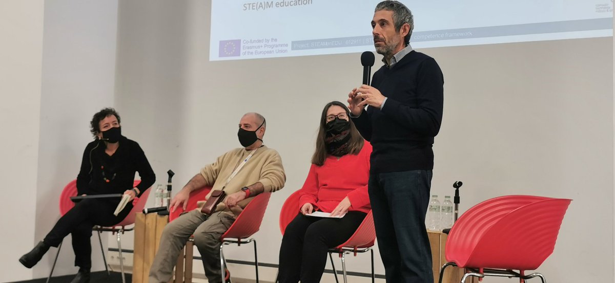 <a href="/STEAMonEdu/">STEAMonEdu</a> coordinator Prof. <a href="/achilleskameas/">Achilles Kameas</a> presenting the #STEAM educators competence framework at #JdIS2021 #digitalskills #digitaleducation <a href="/punttic/">Xarxa Punt TIC</a>